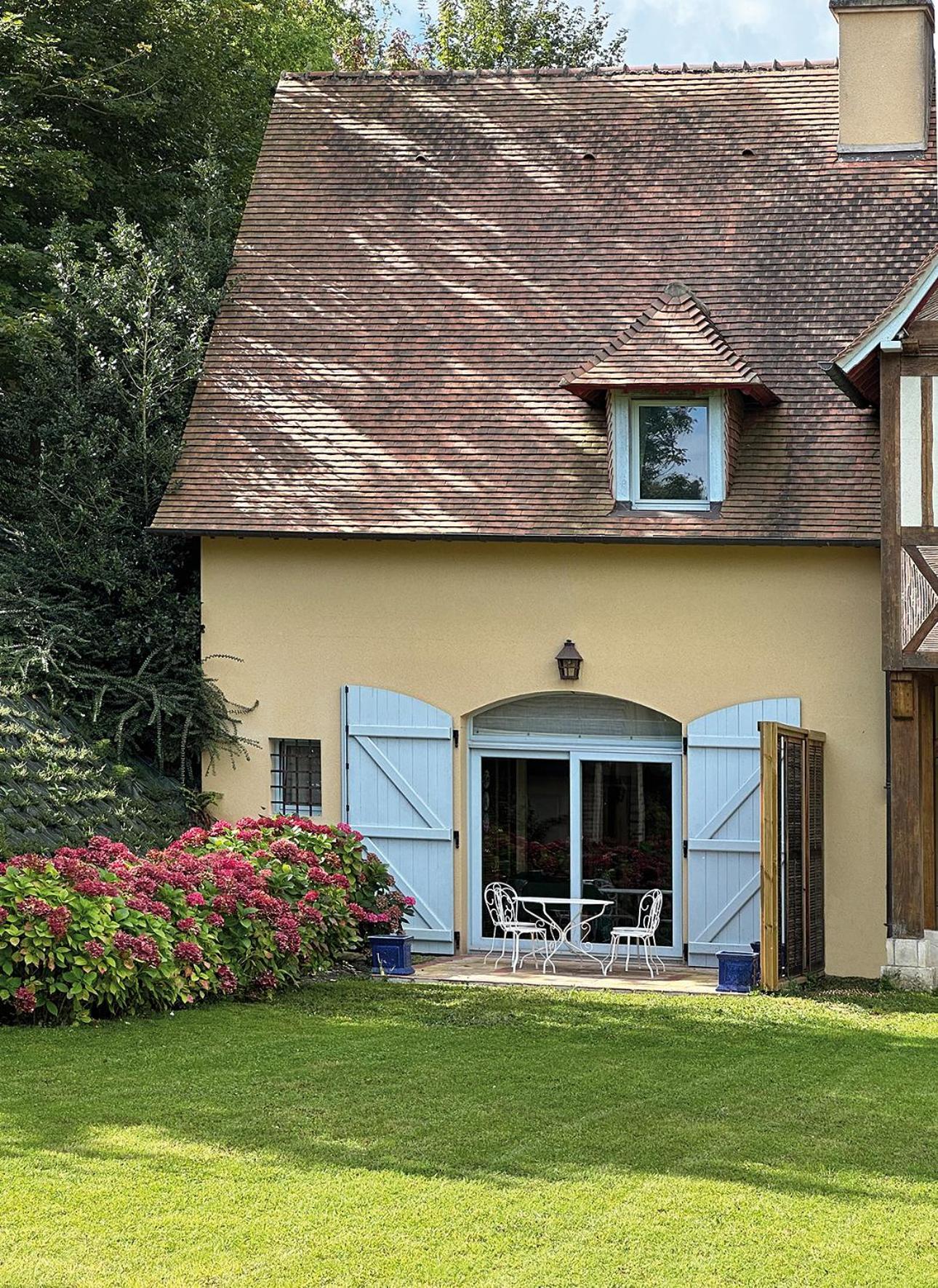 La porte bleue Trouville-sur-Mer Extérieur photo