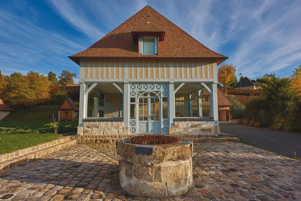 La porte bleue Trouville-sur-Mer Extérieur photo