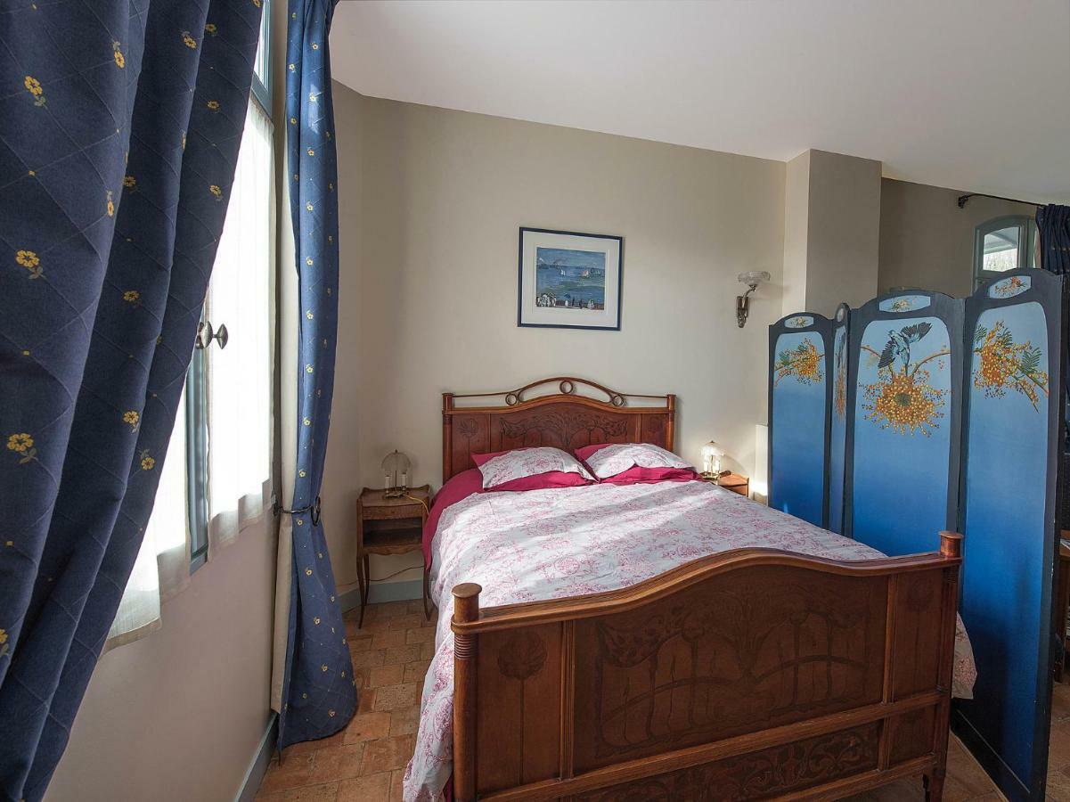 La porte bleue Trouville-sur-Mer Extérieur photo