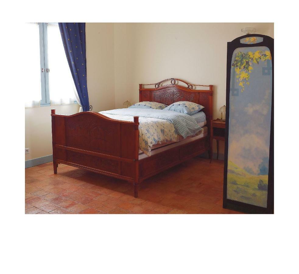 La porte bleue Trouville-sur-Mer Extérieur photo