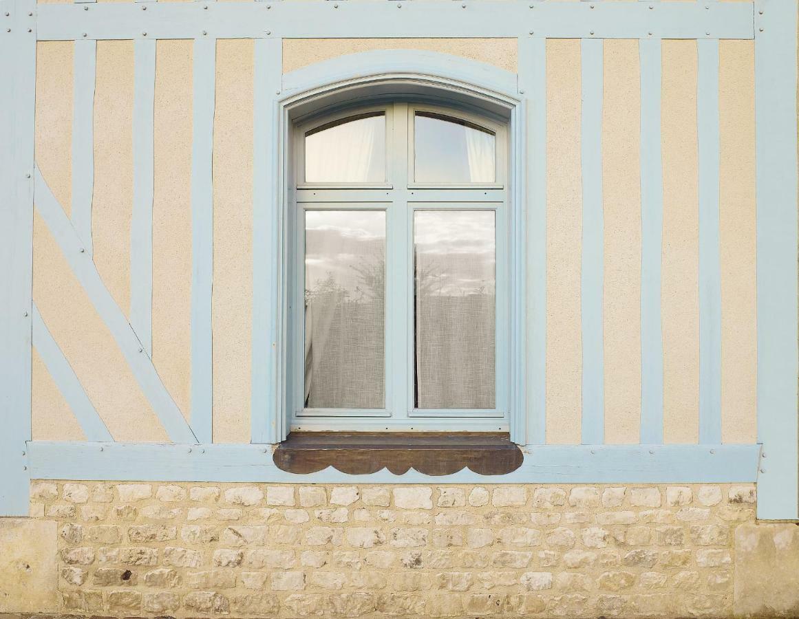 La porte bleue Trouville-sur-Mer Extérieur photo