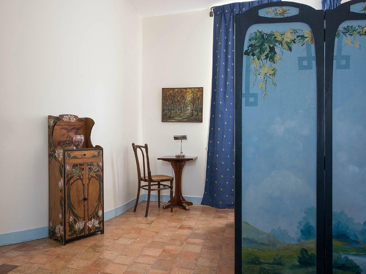 La porte bleue Trouville-sur-Mer Extérieur photo