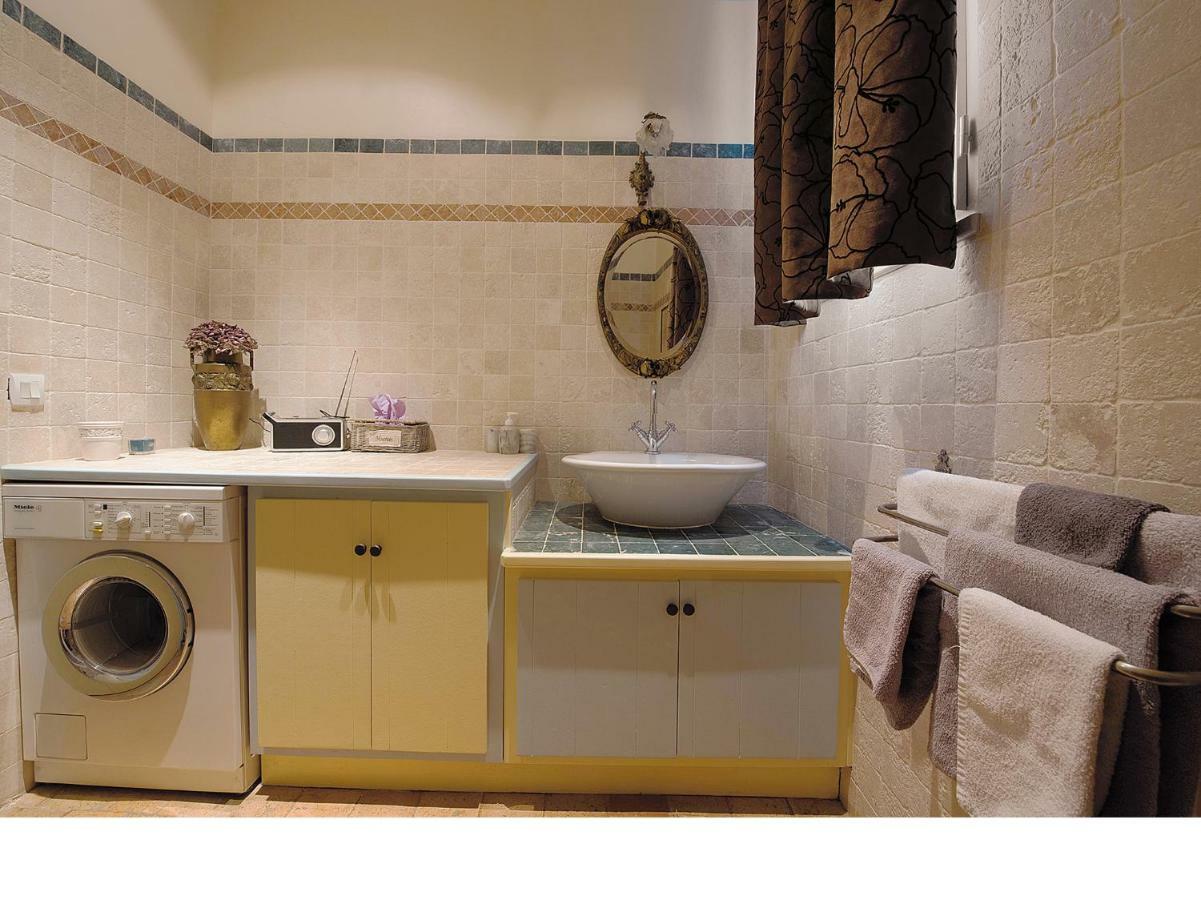 La porte bleue Trouville-sur-Mer Extérieur photo